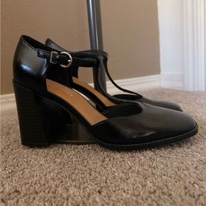 Nine West Black Patent T-Strap Block Heel Pumps